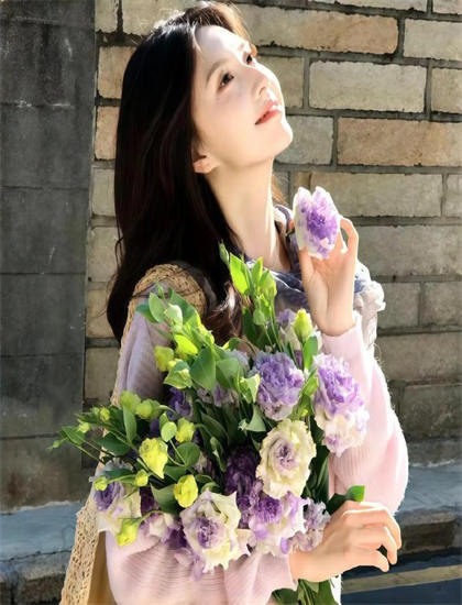 《她爱我》美学价值分析划时代的：艺术美感与审美特征探讨，未删减版